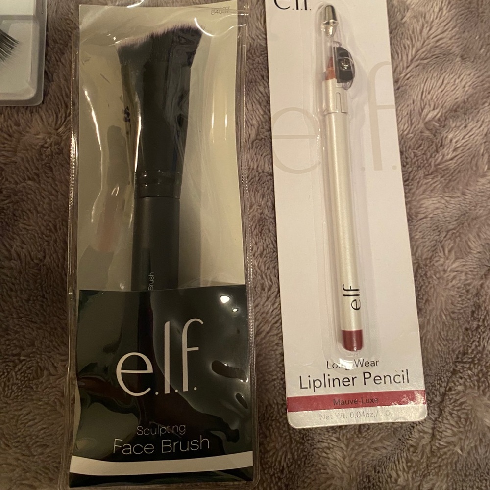 Make-Up Bundle - Picture 2 of 3